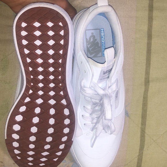 All white ultrarange Exos size 9 women’s , worn ONCE, a little snug on me - Picture 3 of 4